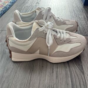 Women’s New Balance 327 White Beige Sea Salt